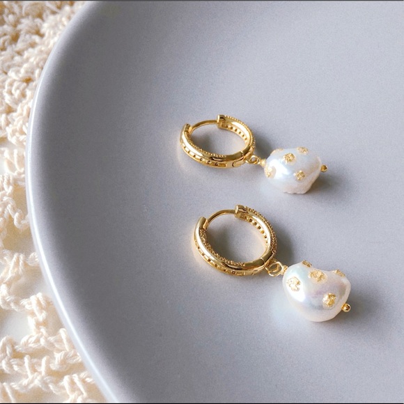 Gold Baroque Pearl Hoop Earring - Picture 2 of 7